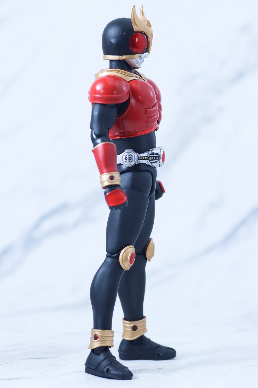 S.H.フィギュアーツ 真骨彫製法 仮面ライダークウガ マイティフォーム Store Limited Edition レビュー 本体
