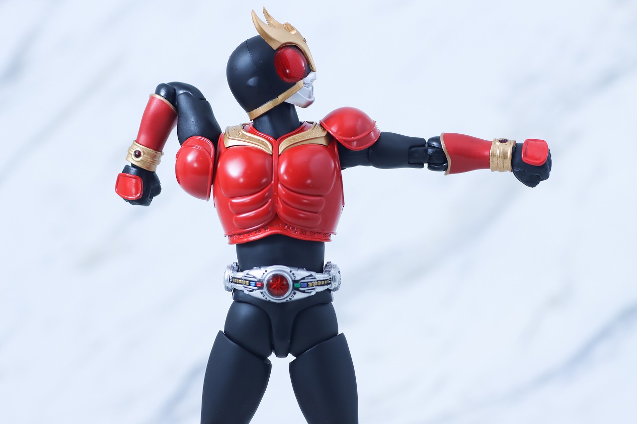 S.H.フィギュアーツ 真骨彫製法 仮面ライダークウガ マイティフォーム Store Limited Edition レビュー 可動範囲