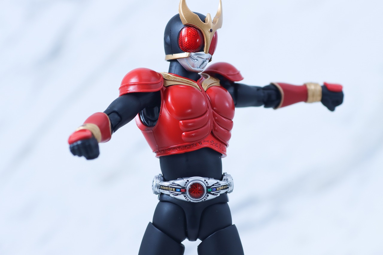 S.H.フィギュアーツ 真骨彫製法 仮面ライダークウガ マイティフォーム Store Limited Edition レビュー 可動範囲