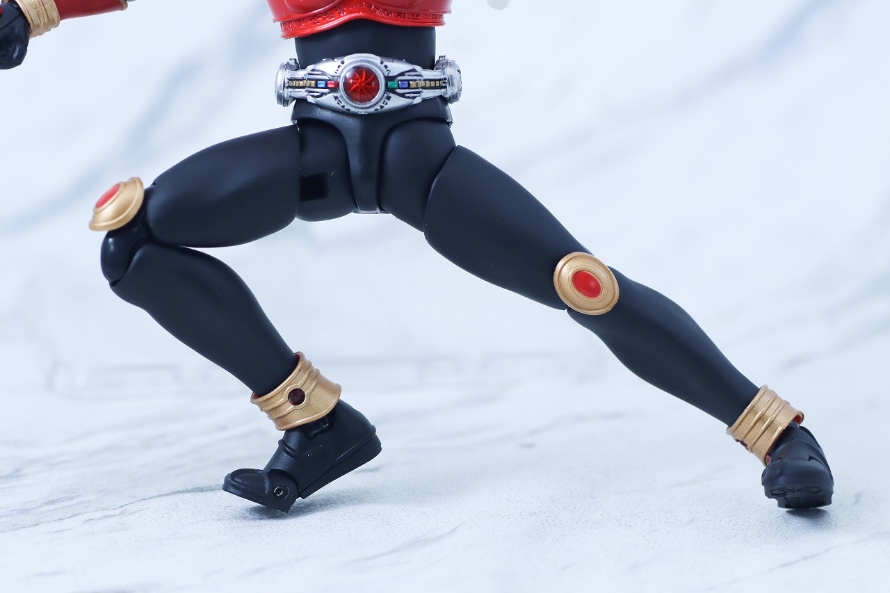 S.H.フィギュアーツ 真骨彫製法 仮面ライダークウガ マイティフォーム Store Limited Edition レビュー 可動範囲