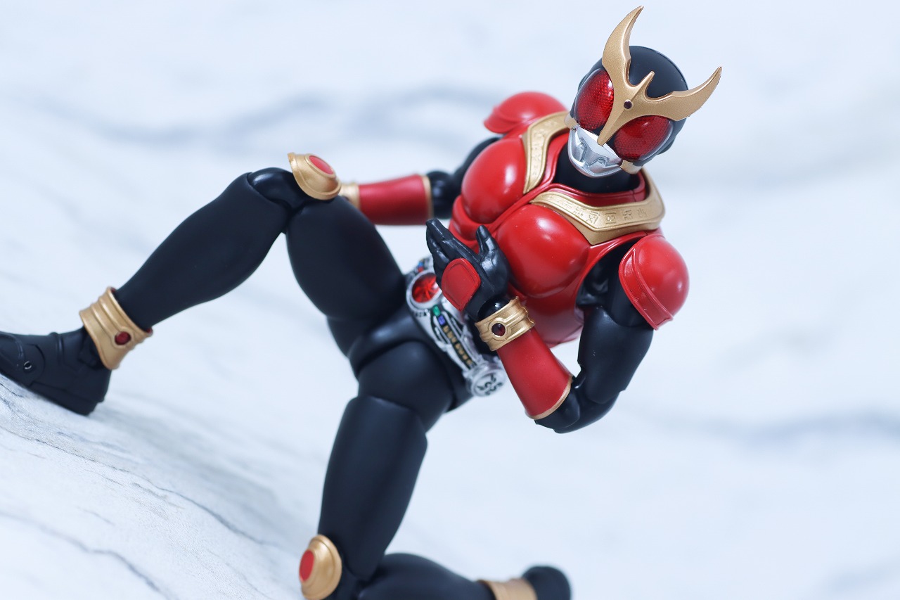 S.H.フィギュアーツ 真骨彫製法 仮面ライダークウガ マイティフォーム Store Limited Edition レビュー アクション