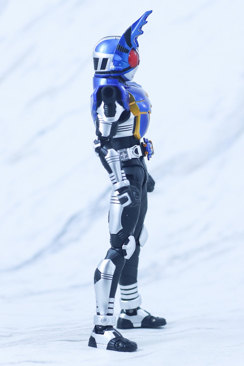 S.H.フィギュアーツ 真骨彫製法　仮面ライダーガタック ライダーフォーム　真骨彫10th Anniversary ver.　レビュー　本体
