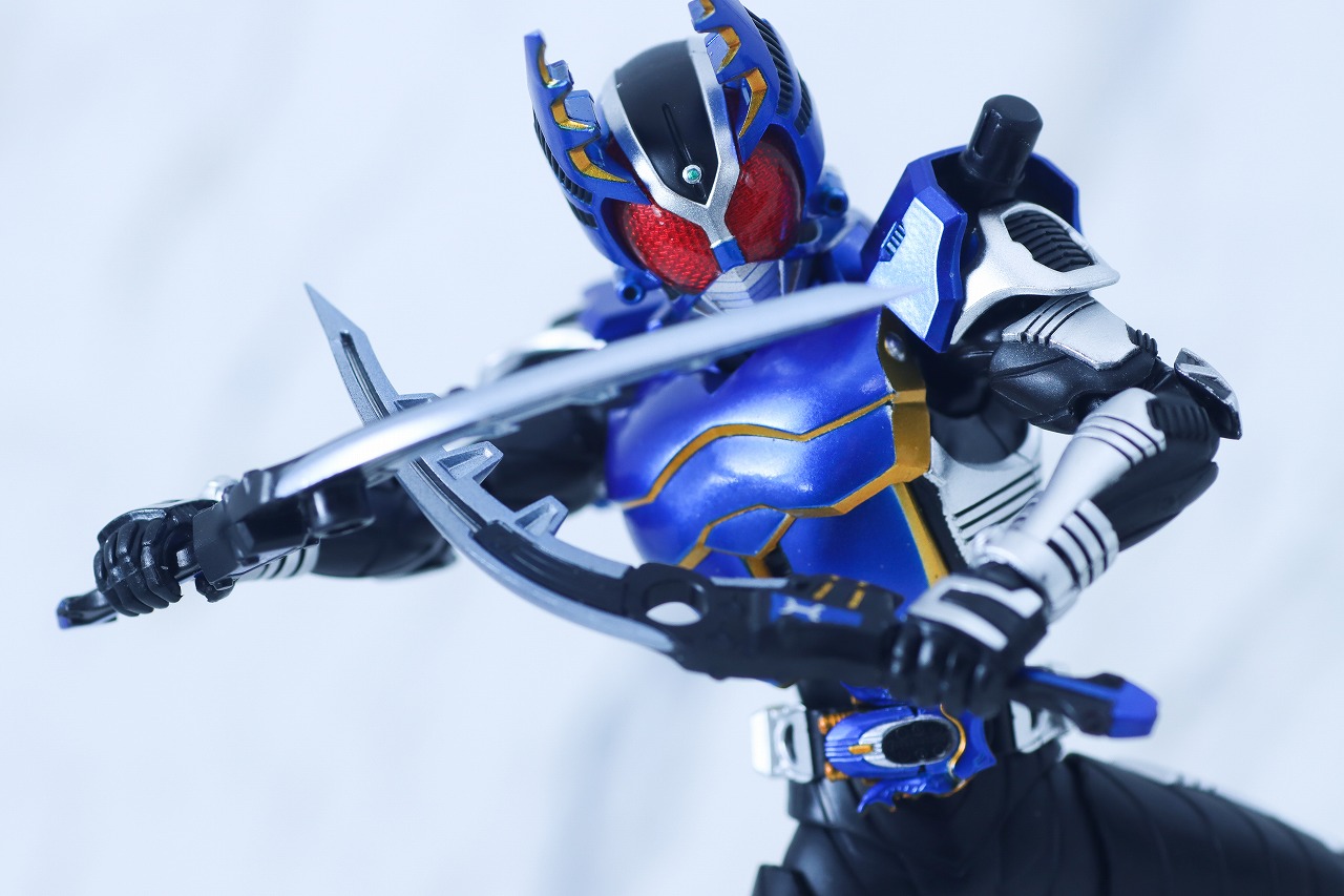 S.H.フィギュアーツ 真骨彫製法 仮面ライダーガタック ライダーフォーム 真骨彫10th Anniversary ver. レビュー アクション