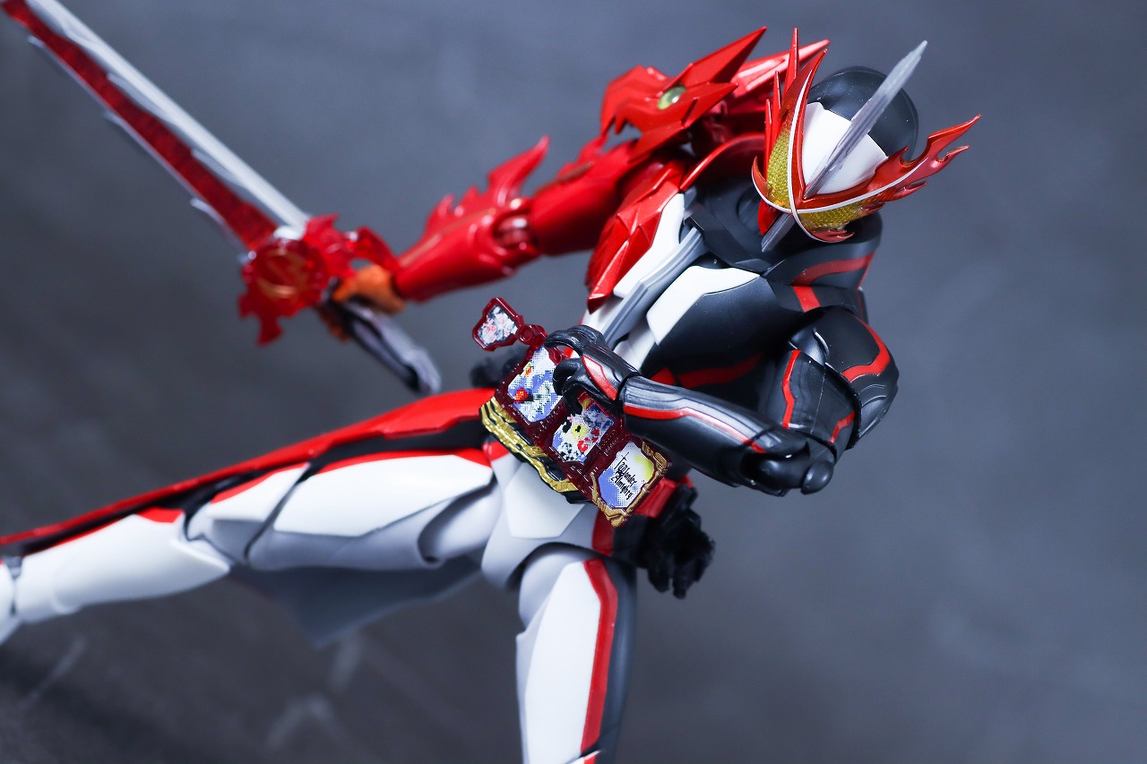 S.H.フィギュアーツ 仮面ライダークロスセイバー10聖剣セット