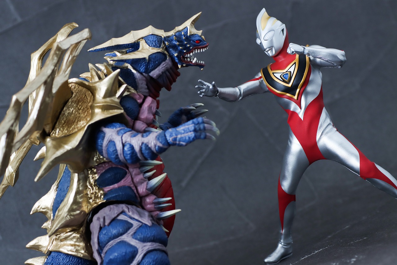alphamax アルファマックス ウルトラマンガイア V2 レビュー アクション S.H.フィギュアーツ キングオブモンス