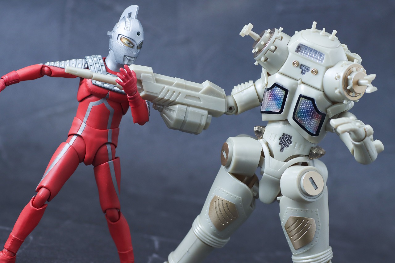 SMP キングジョー レビュー アクション S.H.フィギュアーツ ウルトラセブン” width=