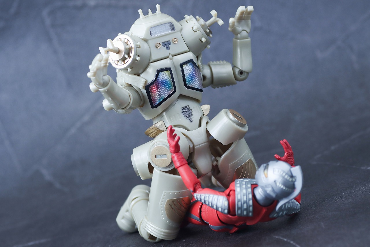 SMP キングジョー レビュー アクション S.H.フィギュアーツ ウルトラセブン” width=