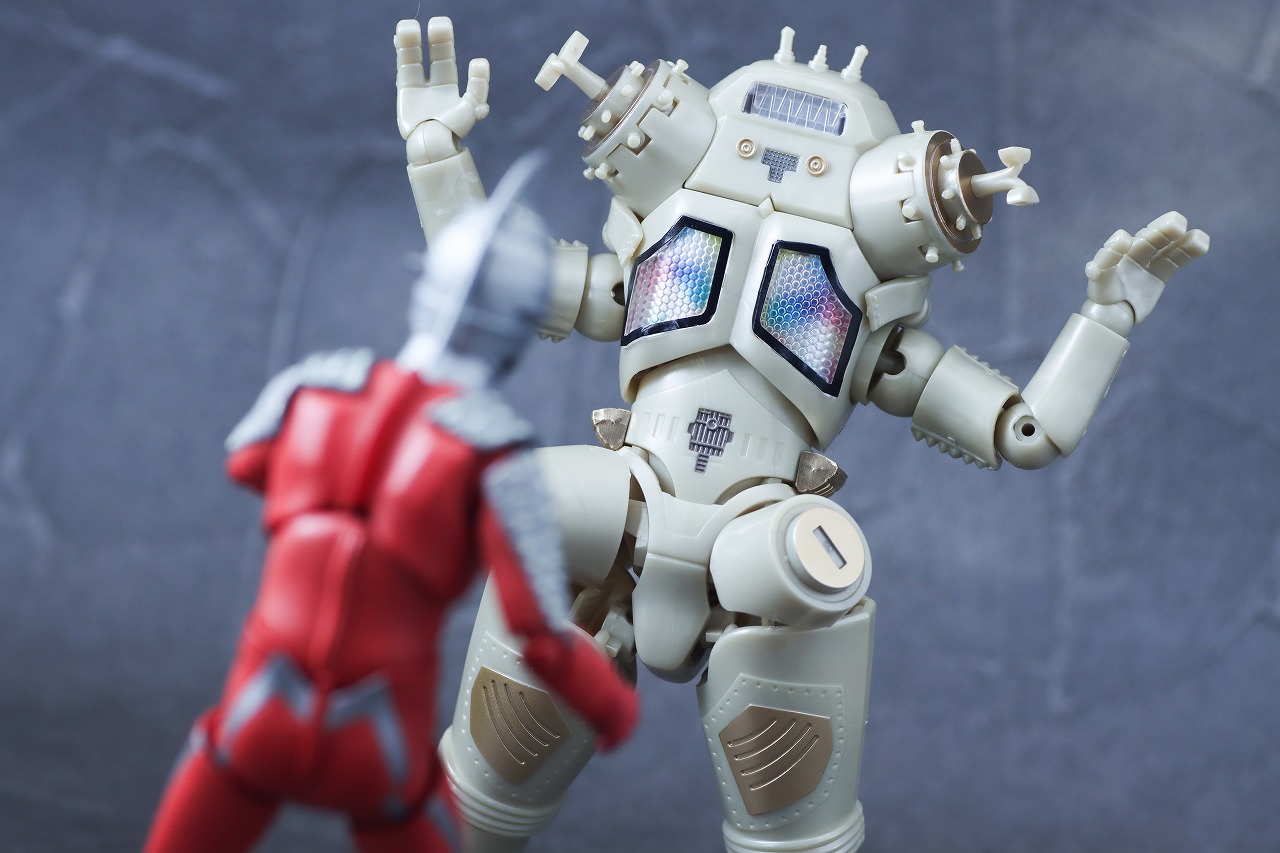 SMP キングジョー レビュー アクション S.H.フィギュアーツ ウルトラセブン” width=