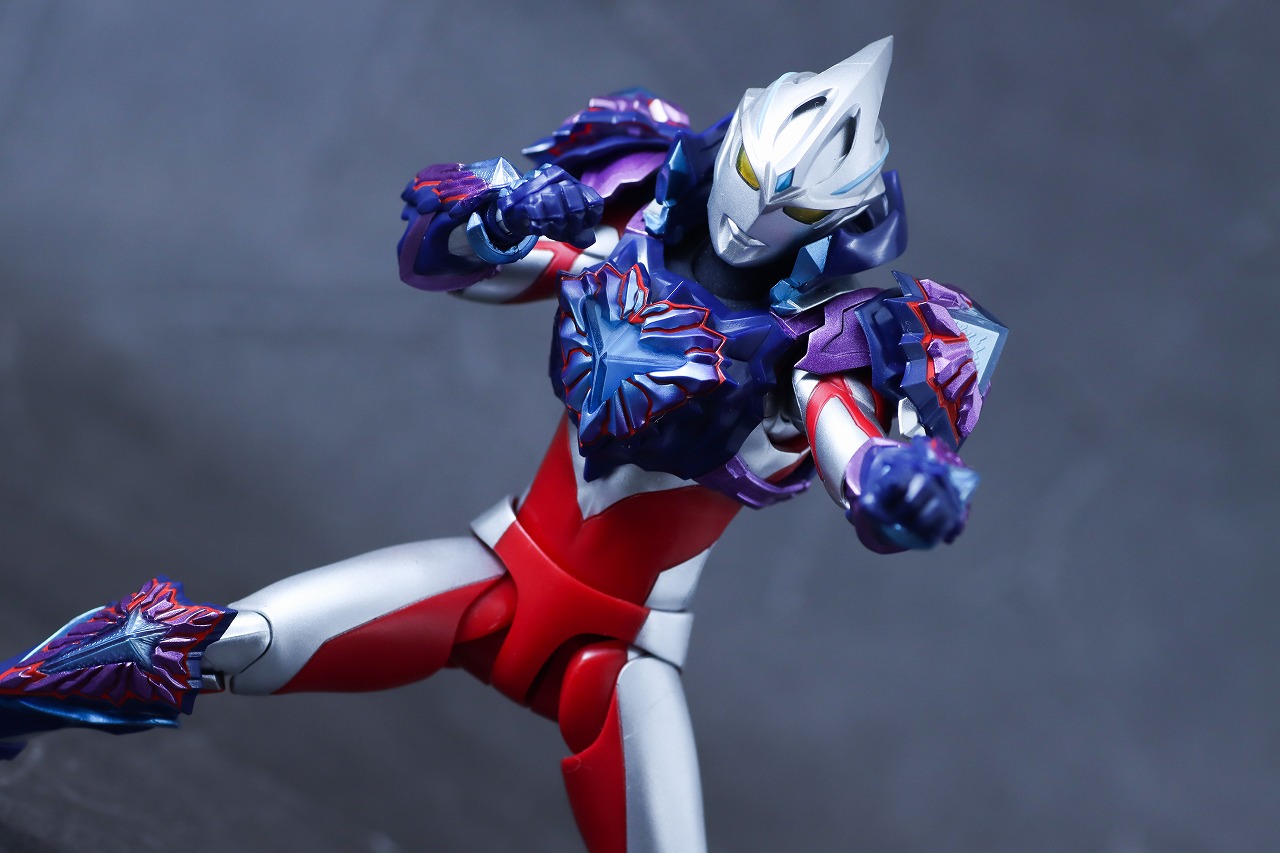 S.H.フィギュアーツ ギャラクシーアーマー(ウルトラマンアーク) レビュー アクション