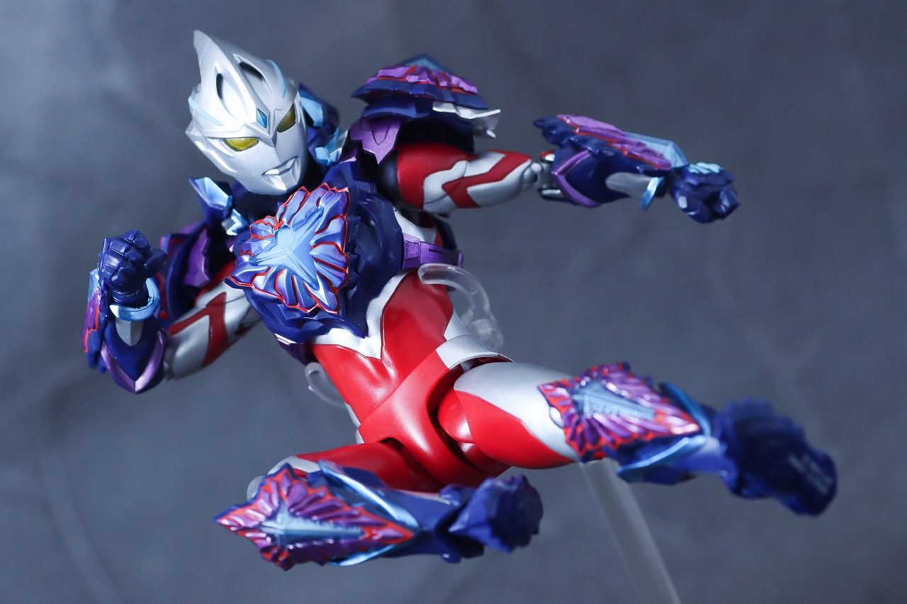 S.H.フィギュアーツ ギャラクシーアーマー(ウルトラマンアーク) レビュー アクション