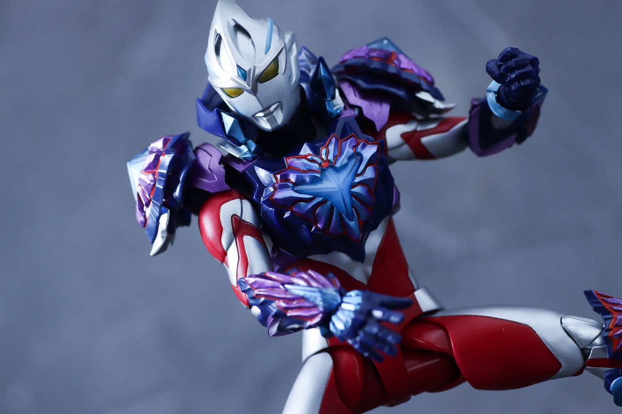 S.H.フィギュアーツ ギャラクシーアーマー(ウルトラマンアーク) レビュー アクション
