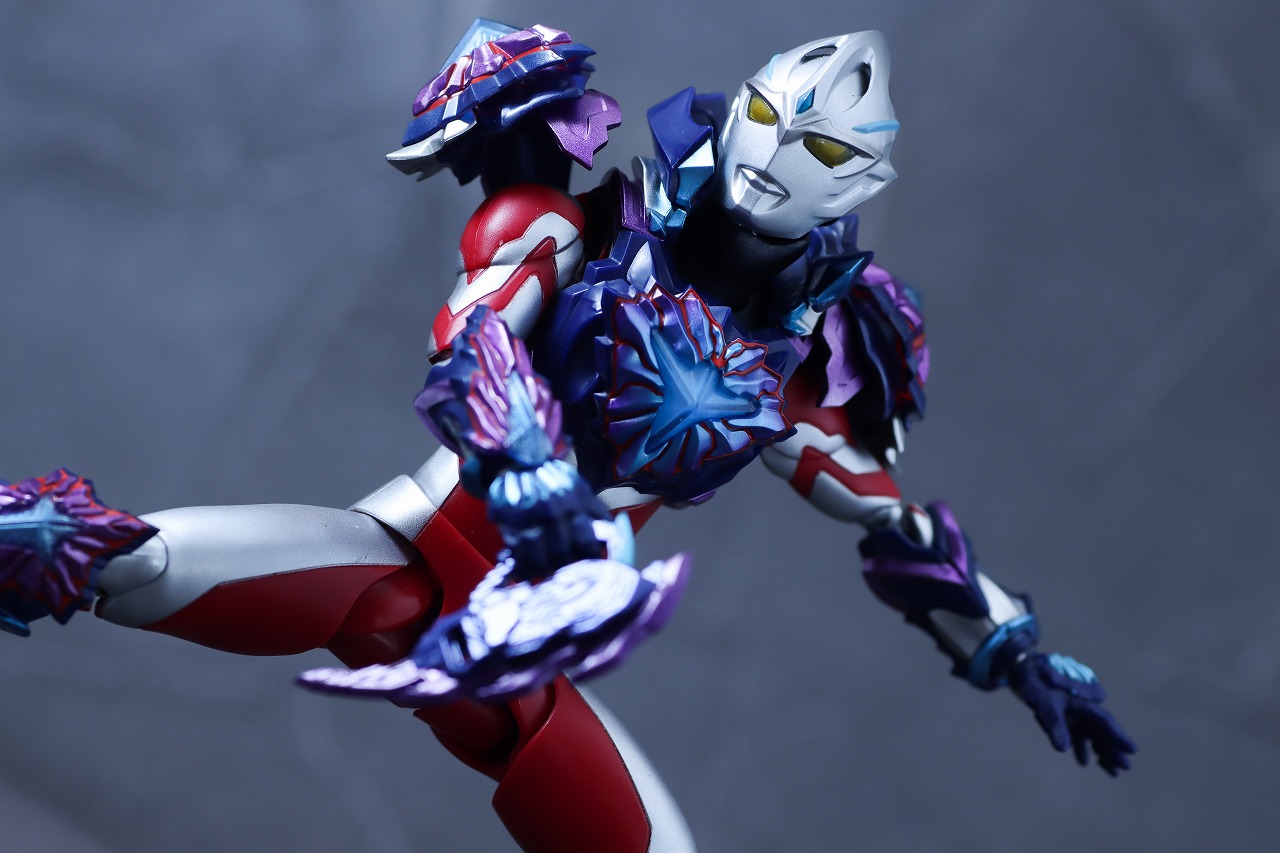 S.H.フィギュアーツ ギャラクシーアーマー(ウルトラマンアーク) レビュー アクション