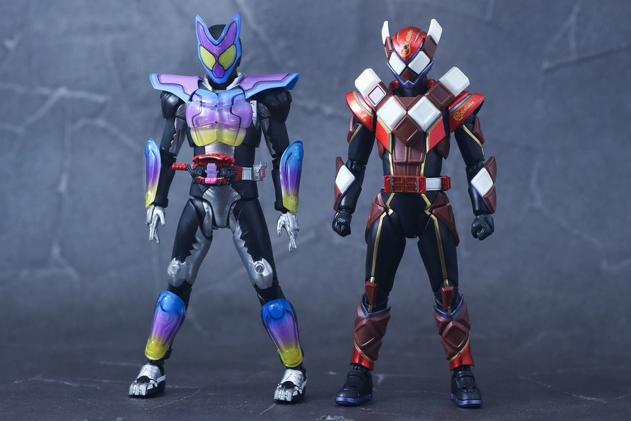 S.H.フィギュアーツ 仮面ライダーヴァレン チョコドンフォーム