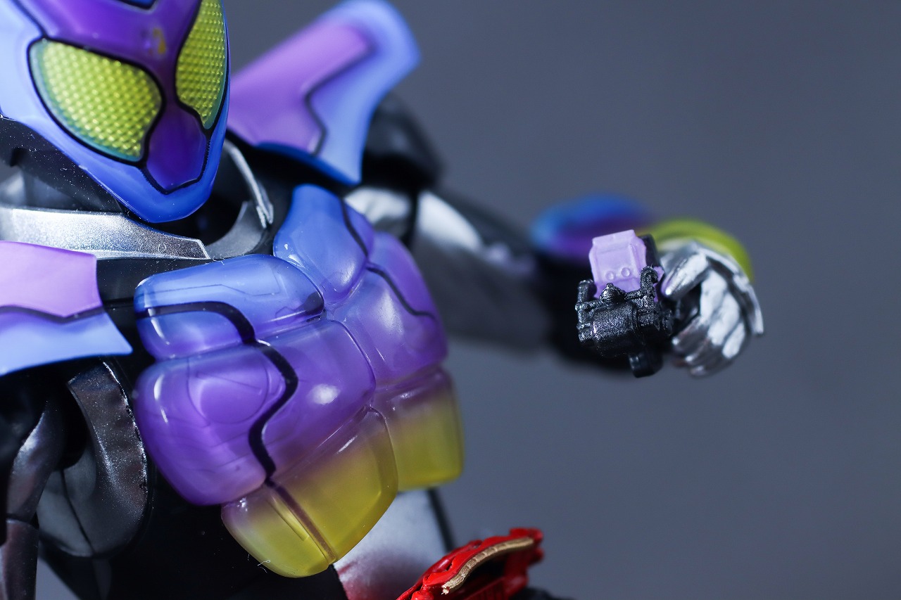 S.H.フィギュアーツ 仮面ライダーヴァレン チョコドンフォーム