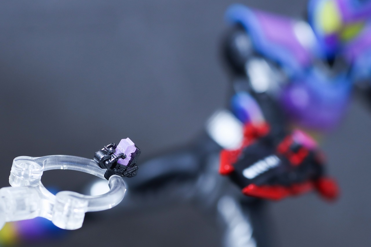 S.H.フィギュアーツ 仮面ライダーヴァレン チョコドンフォーム