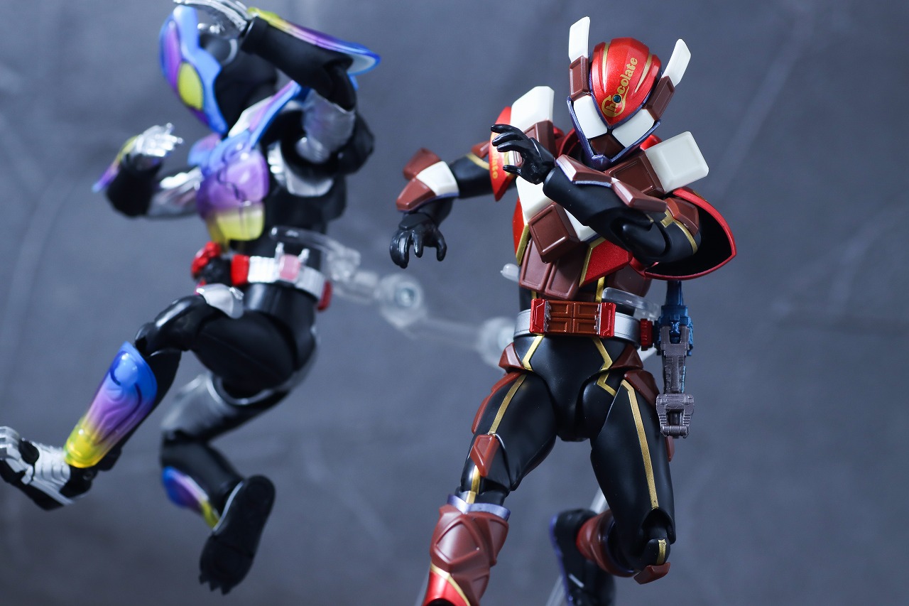 S.H.フィギュアーツ 仮面ライダーヴァレン チョコドンフォーム
