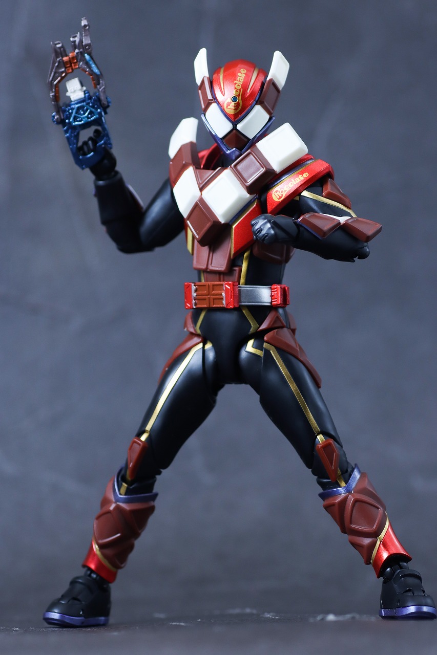 S.H.フィギュアーツ 仮面ライダーヴァレン チョコドンフォーム