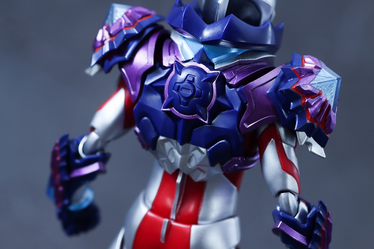 S.H.フィギュアーツ ギャラクシーアーマー(ウルトラマンアーク) レビュー 本体