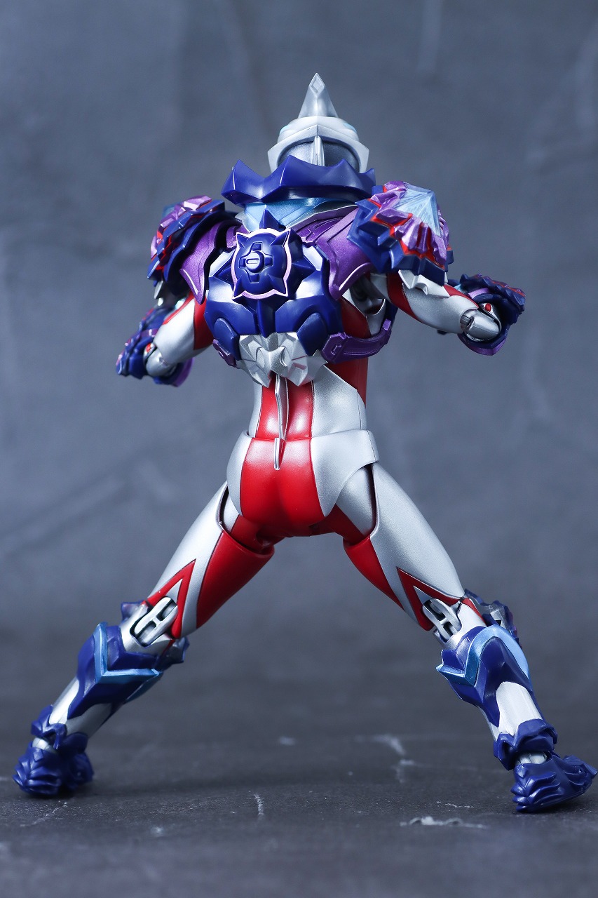 S.H.フィギュアーツ ギャラクシーアーマー(ウルトラマンアーク) レビュー 本体