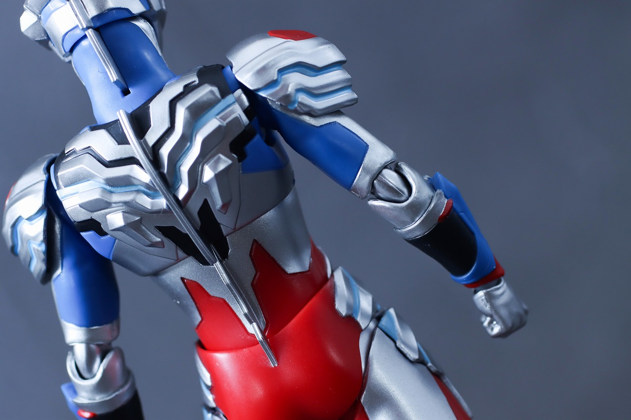 S.H.フィギュアーツ ウルトラマンゼット アルファエッジ(ニュージェネレーション スターズver.) レビュー 本体