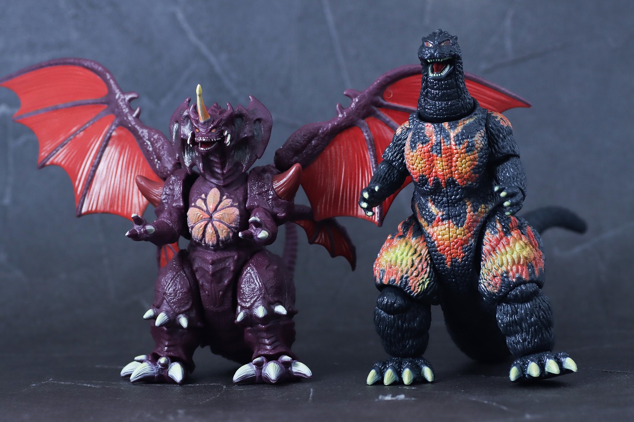 ゴジラアクションフィギュア デストロイア レビュー 本体 比較 バーニングゴジラ