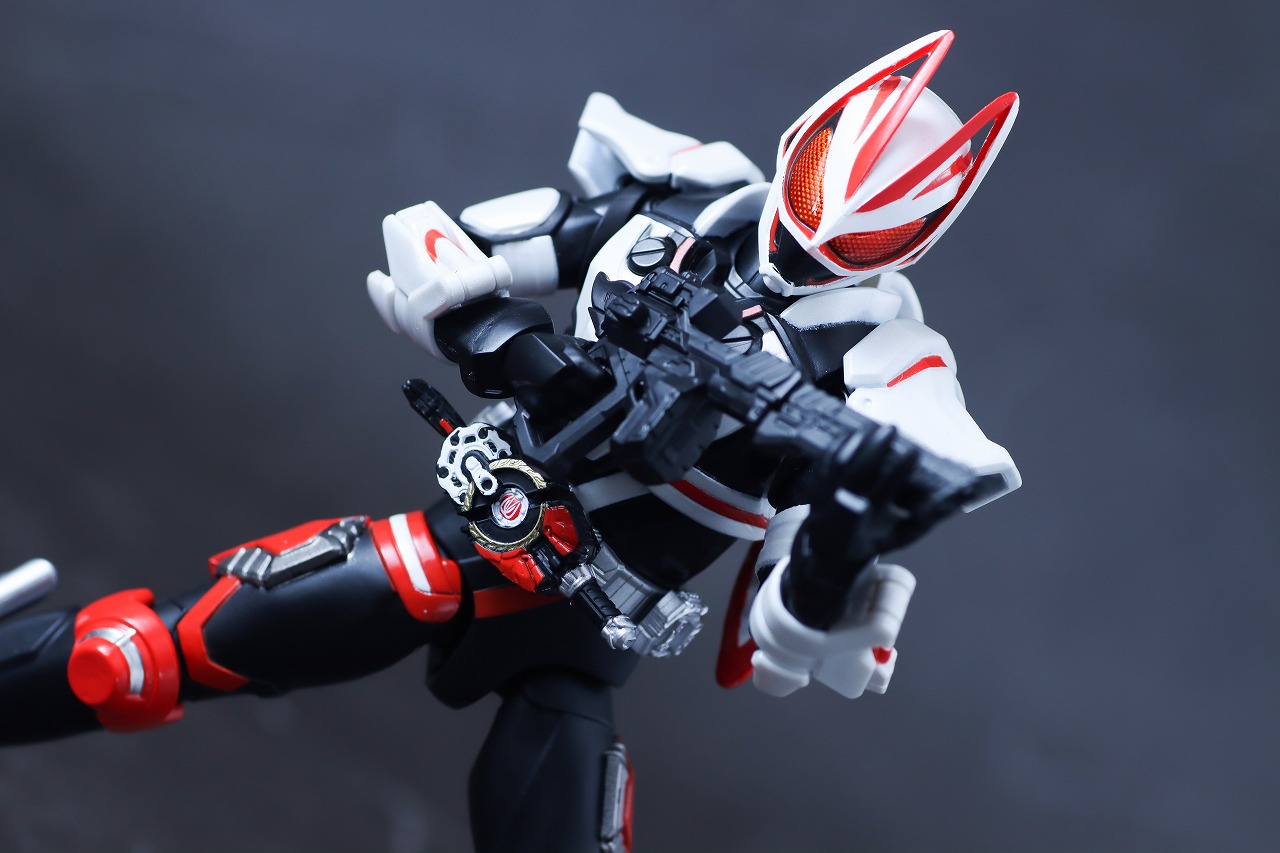 アクションフィギュア 仮面ライダーギーツ マグナムブーストフォーム レビュー アクション