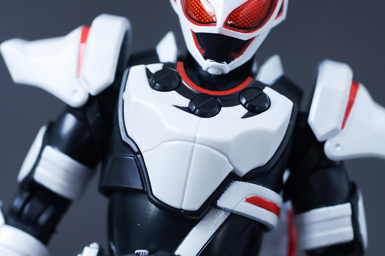 アクションフィギュア 仮面ライダーギーツ マグナムブーストフォーム レビュー 本体