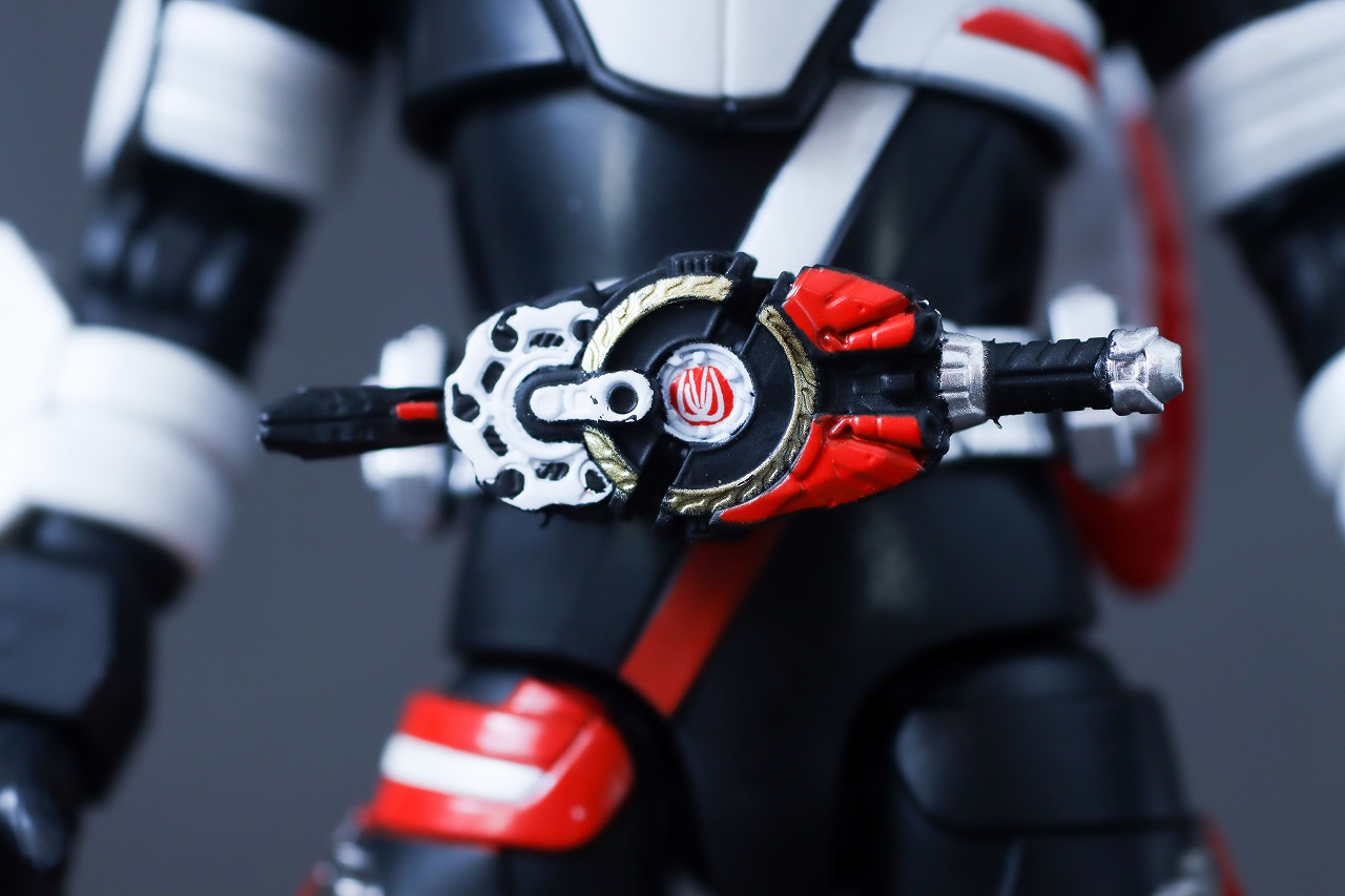アクションフィギュア 仮面ライダーギーツ マグナムブーストフォーム レビュー 本体