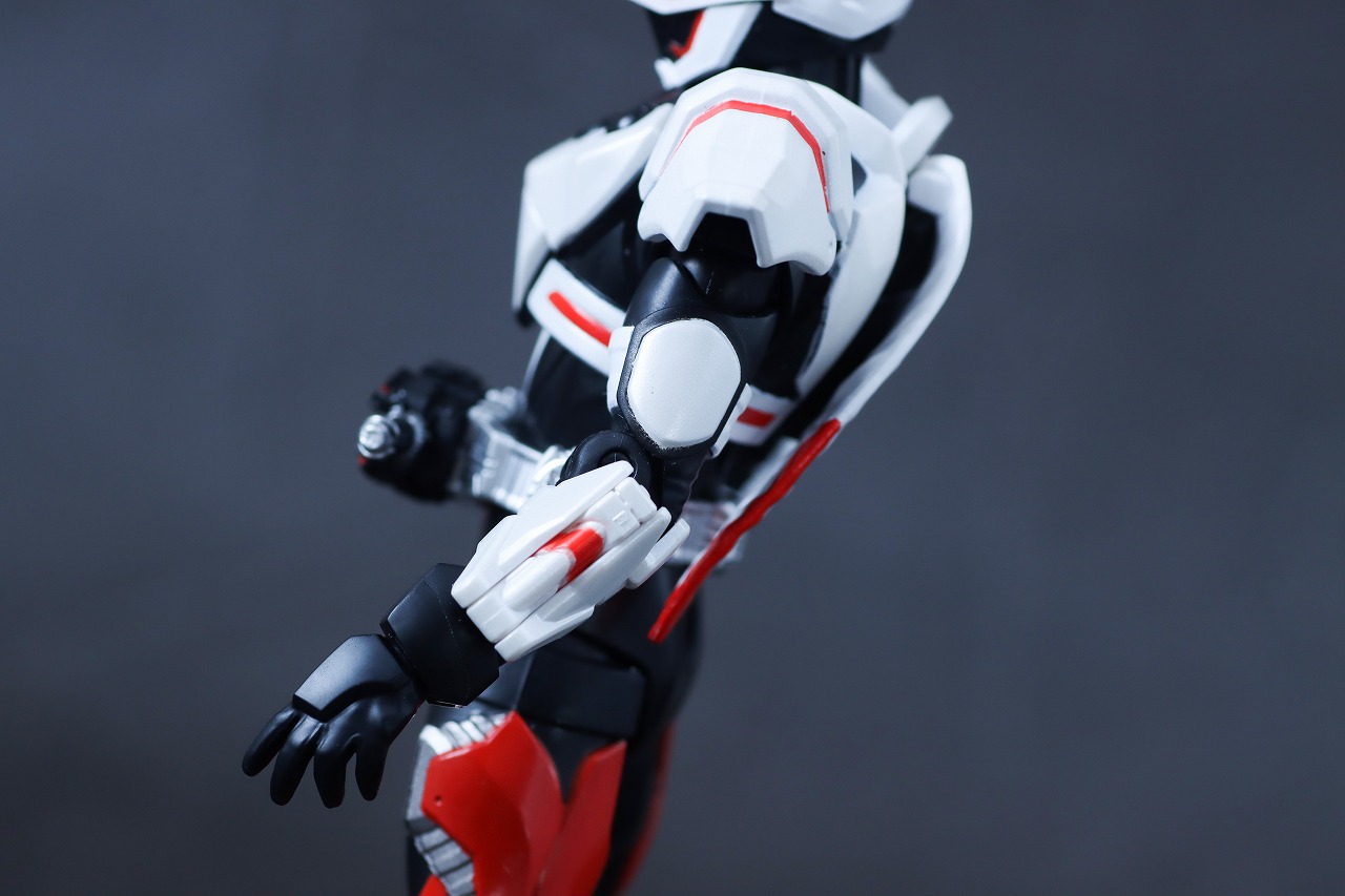 アクションフィギュア 仮面ライダーギーツ マグナムブーストフォーム レビュー 本体