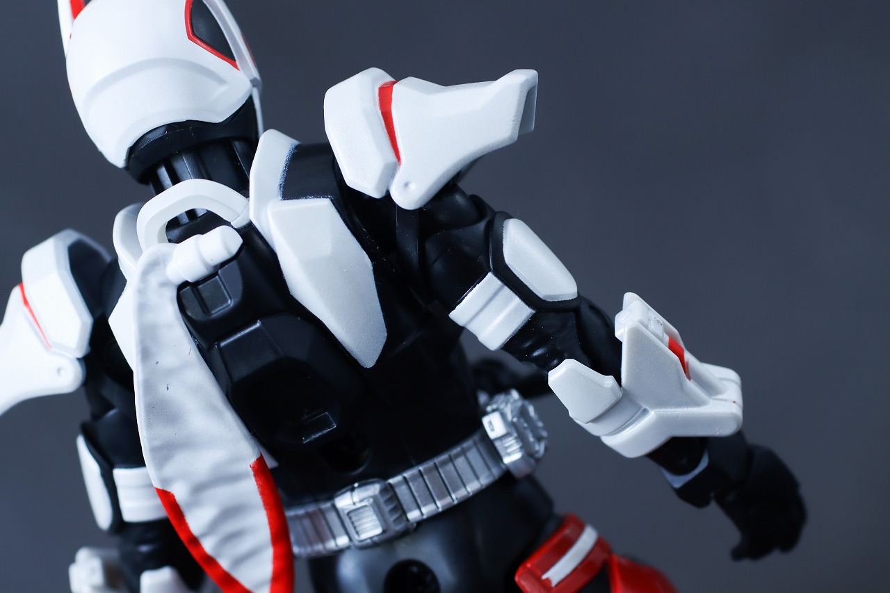 アクションフィギュア 仮面ライダーギーツ マグナムブーストフォーム レビュー 本体
