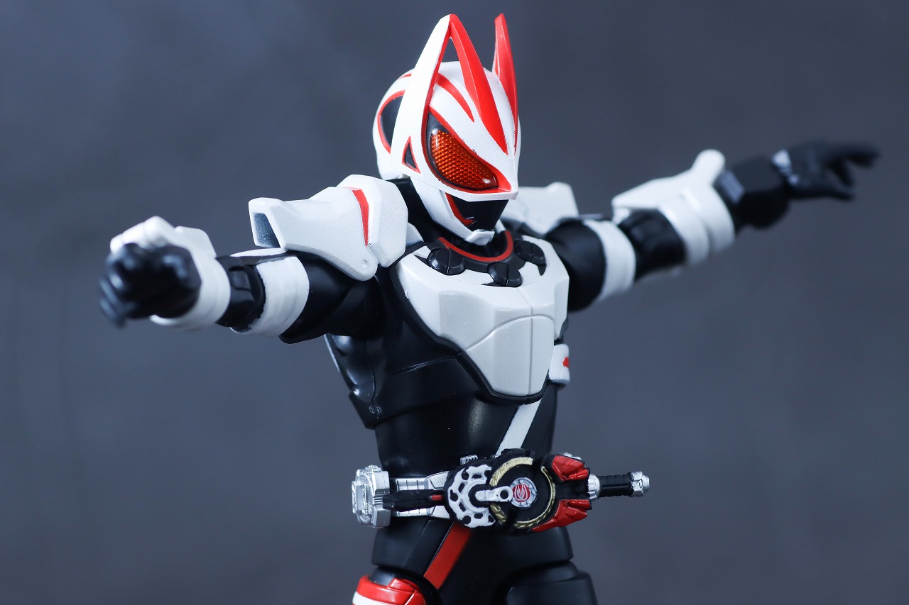 アクションフィギュア 仮面ライダーギーツ マグナムブーストフォーム レビュー 可動範囲
