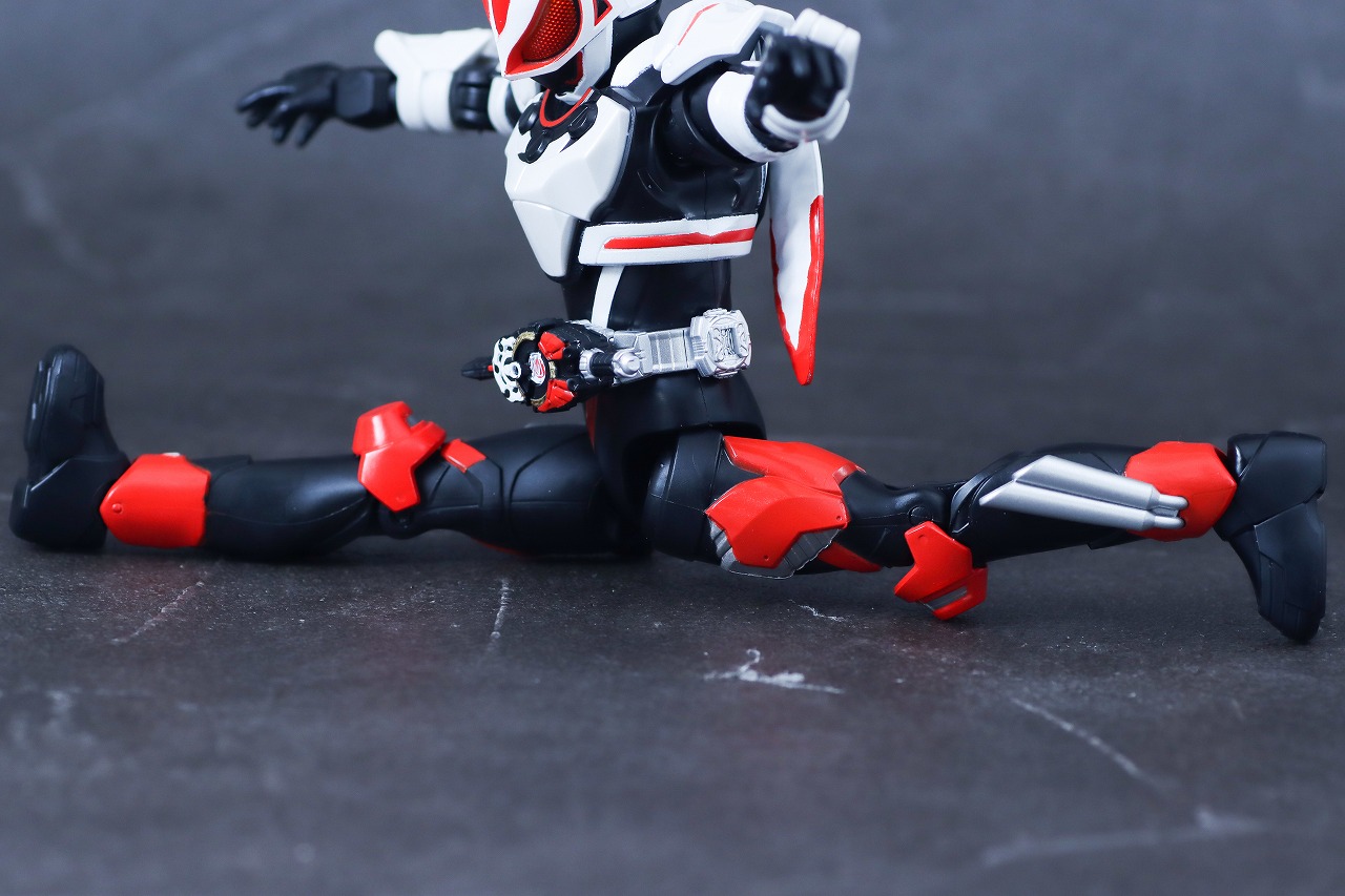 アクションフィギュア 仮面ライダーギーツ マグナムブーストフォーム レビュー 可動範囲