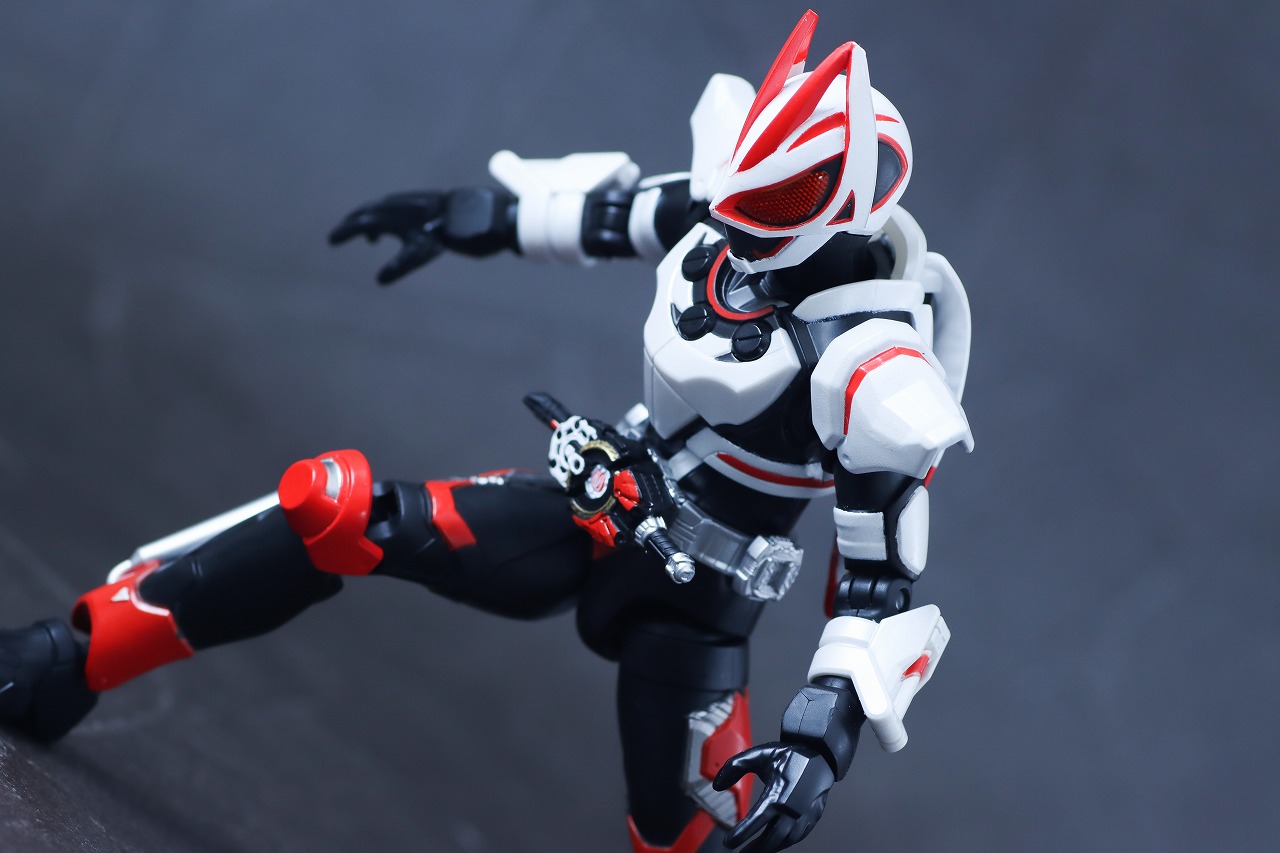 アクションフィギュア 仮面ライダーギーツ マグナムブーストフォーム レビュー アクション