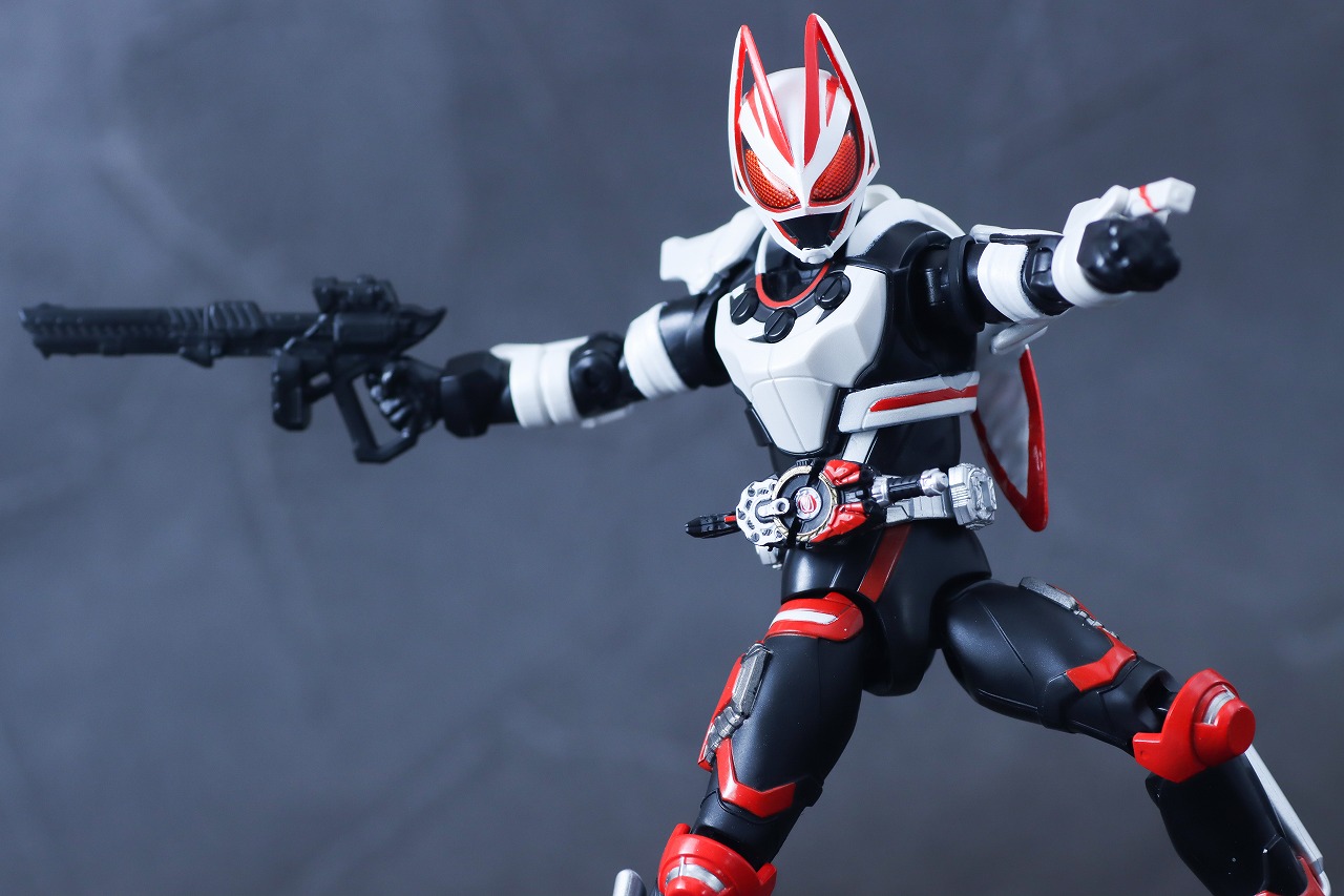 アクションフィギュア 仮面ライダーギーツ マグナムブーストフォーム レビュー アクション