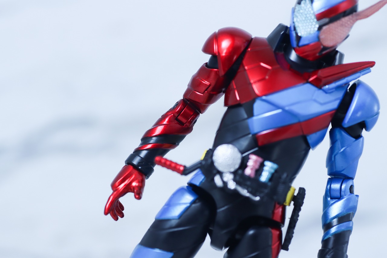 アクションフィギュア 仮面ライダービルド ラビットタンクフォーム レビュー 本体