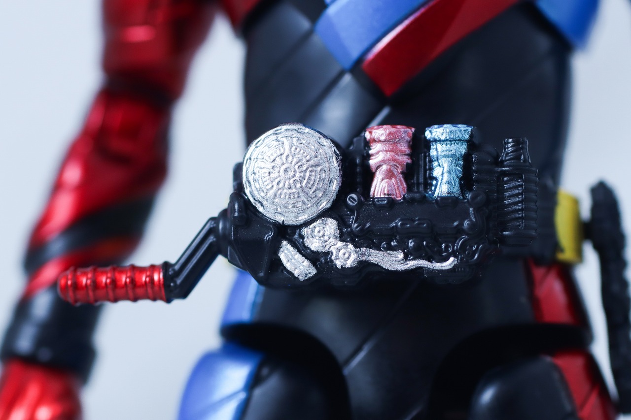 アクションフィギュア 仮面ライダービルド ラビットタンクフォーム レビュー 本体