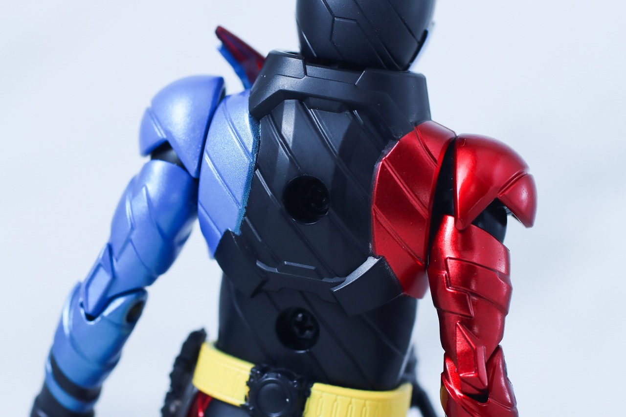 アクションフィギュア 仮面ライダービルド ラビットタンクフォーム レビュー 本体