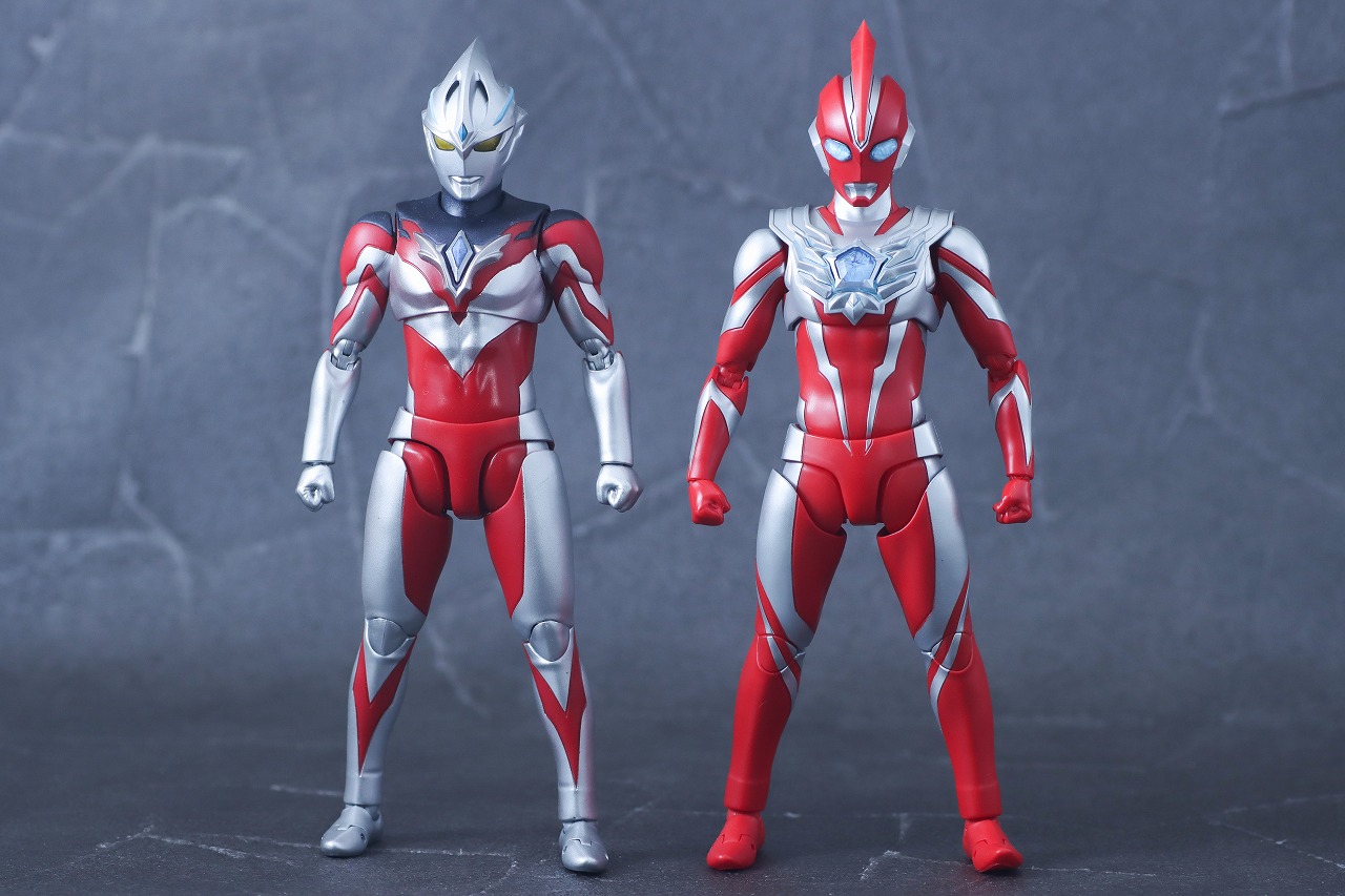 S.H.フィギュアーツ ウルトラマンオメガ レビュー 本体 ウルトラマンアーク 比較
