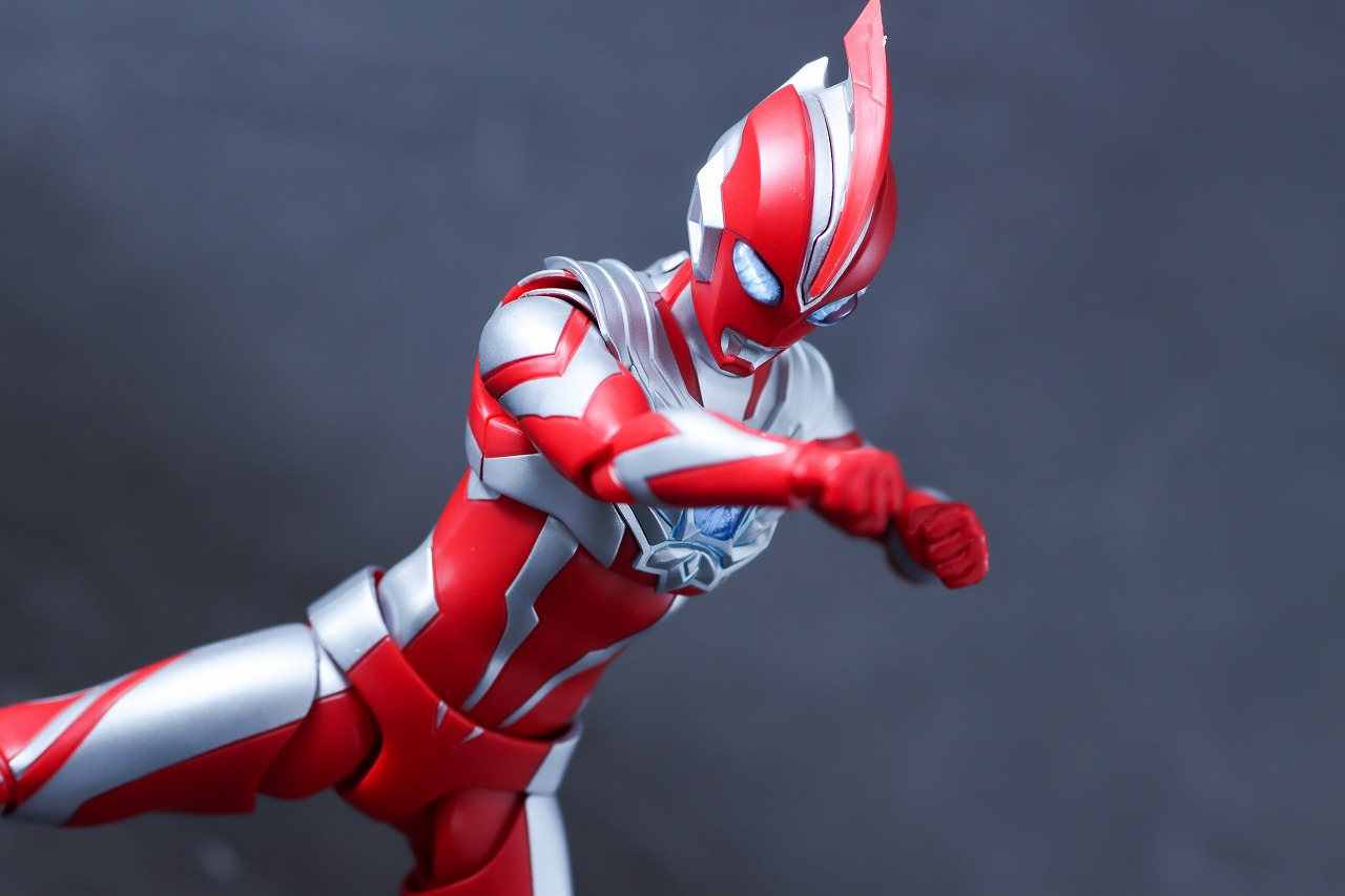 S.H.フィギュアーツ ウルトラマンオメガ レビュー アクション