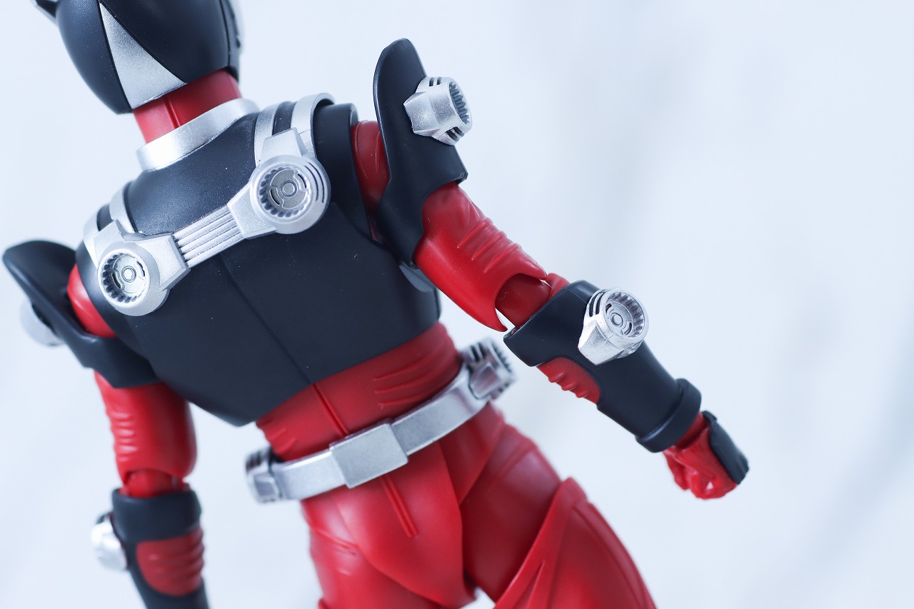 S.H.フィギュアーツ 真骨彫製法 仮面ライダー龍騎 レビュー 本体