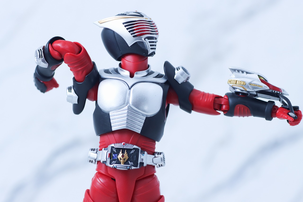 S.H.フィギュアーツ 真骨彫製法 仮面ライダー龍騎 レビュー 可動範囲