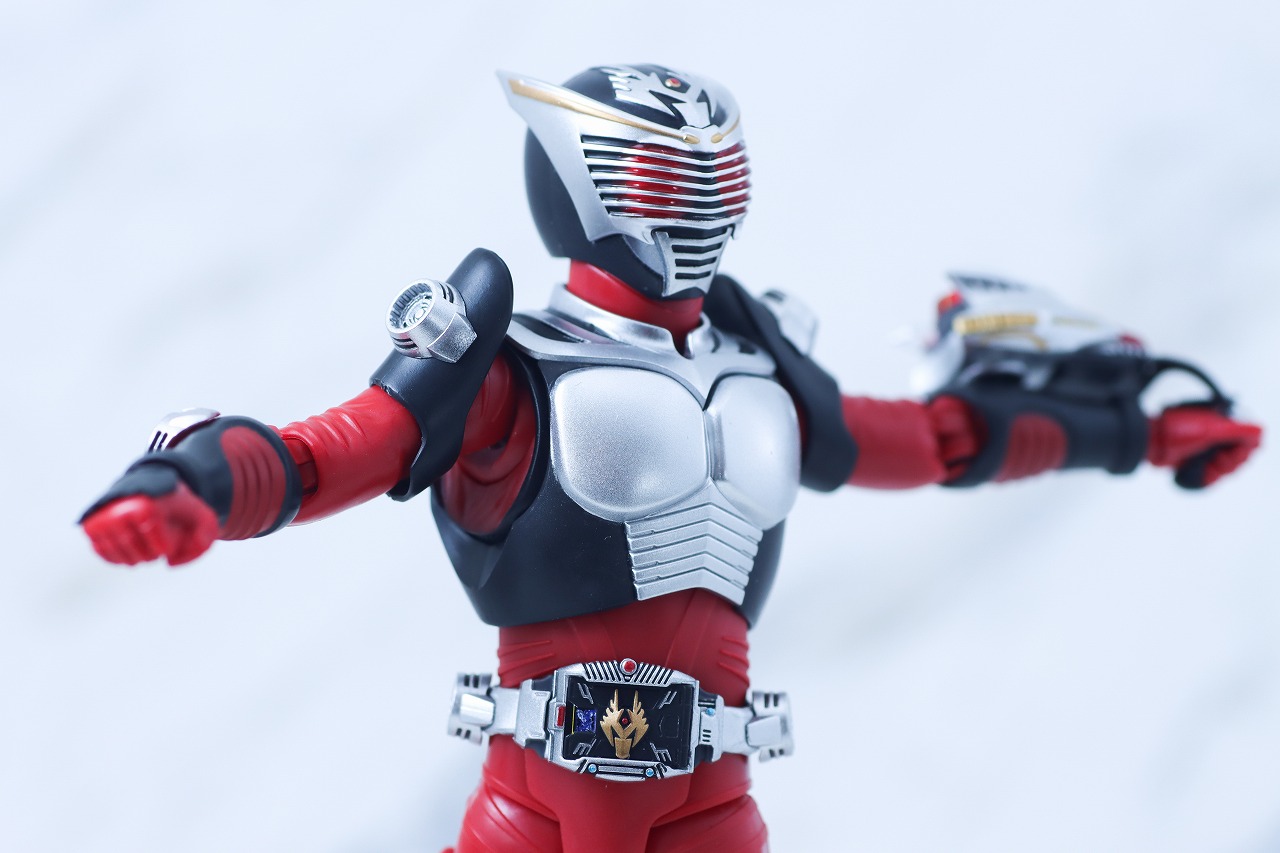 S.H.フィギュアーツ 真骨彫製法 仮面ライダー龍騎 レビュー 可動範囲