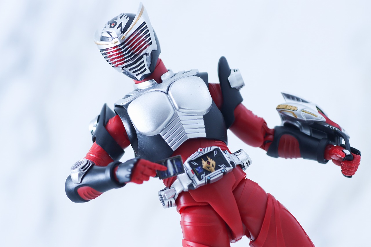 S.H.フィギュアーツ 真骨彫製法 仮面ライダー龍騎 レビュー アクション