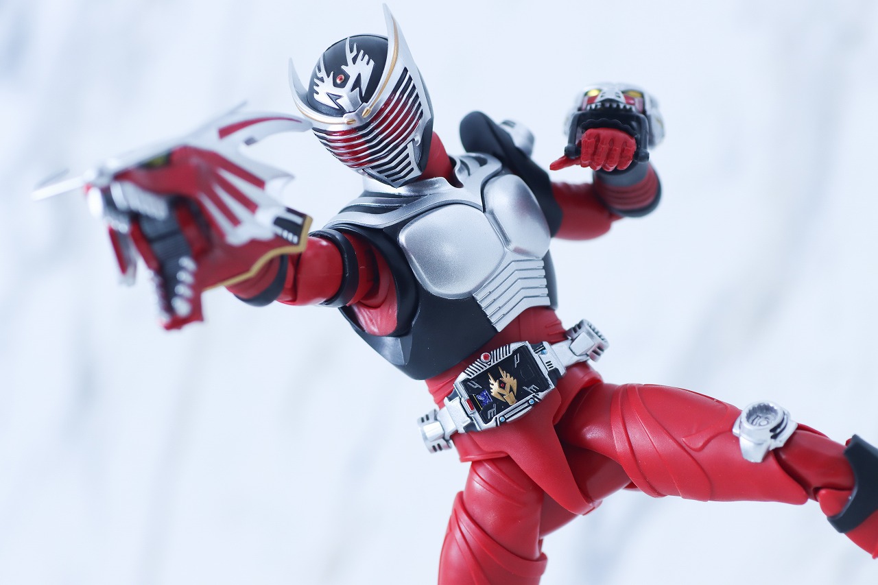 S.H.フィギュアーツ 真骨彫製法 仮面ライダー龍騎 レビュー アクション