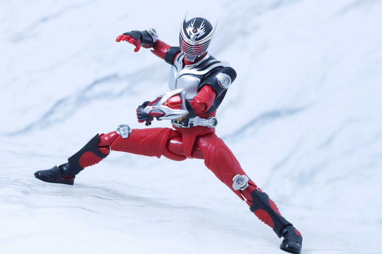 S.H.フィギュアーツ 真骨彫製法 仮面ライダー龍騎 レビュー アクション