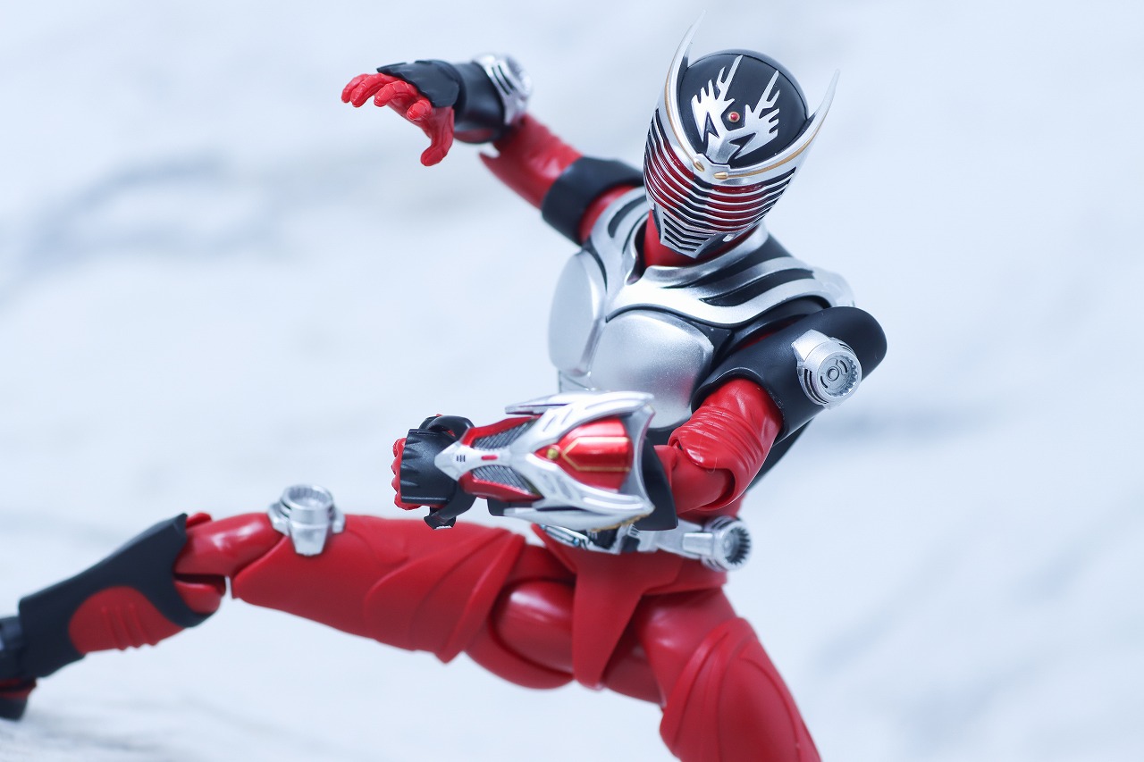 S.H.フィギュアーツ 真骨彫製法 仮面ライダー龍騎 レビュー アクション