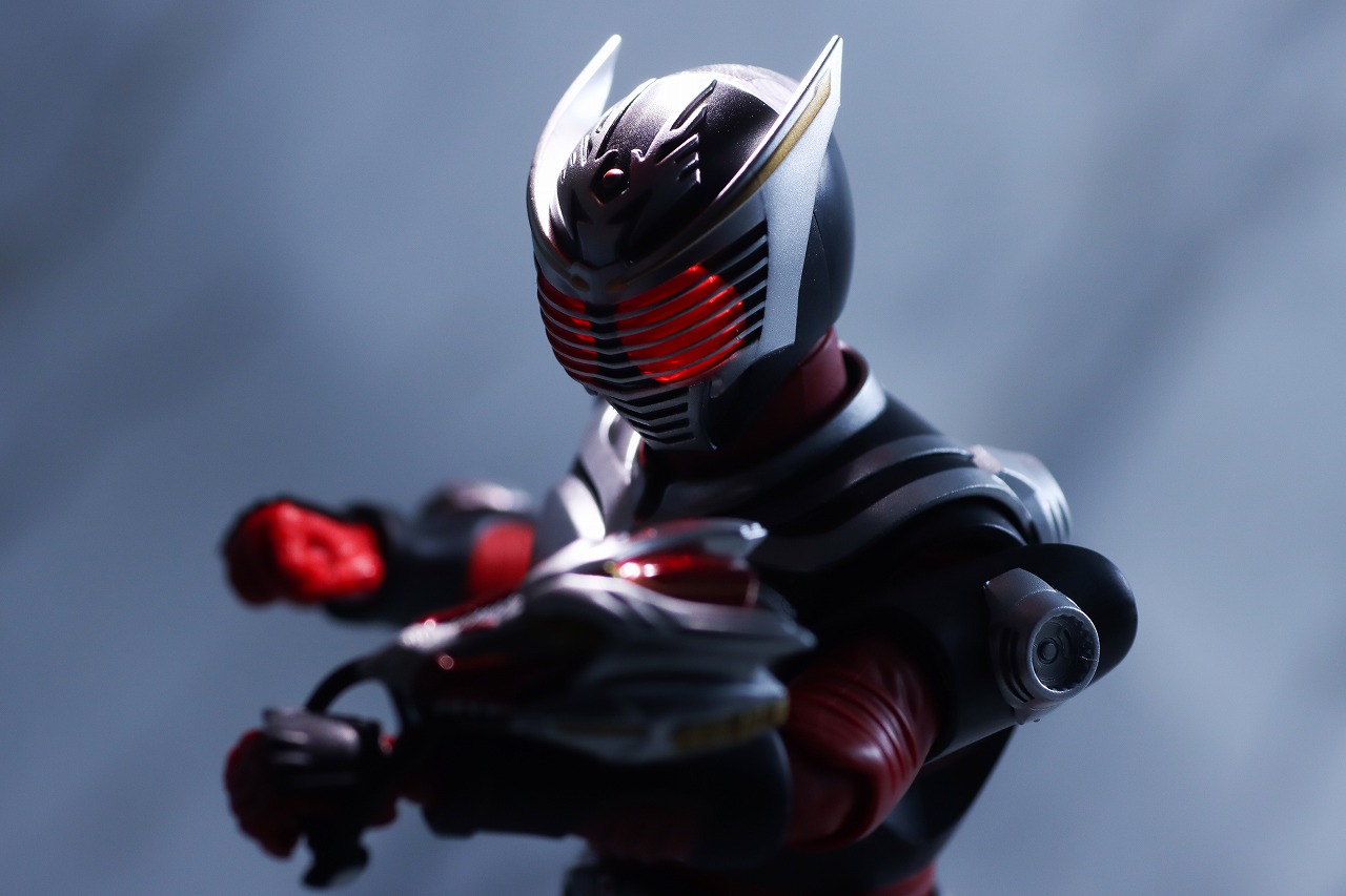 S.H.フィギュアーツ 真骨彫製法 仮面ライダー龍騎 レビュー アクション