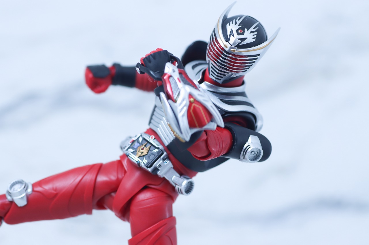 S.H.フィギュアーツ 真骨彫製法 仮面ライダー龍騎 レビュー アクション