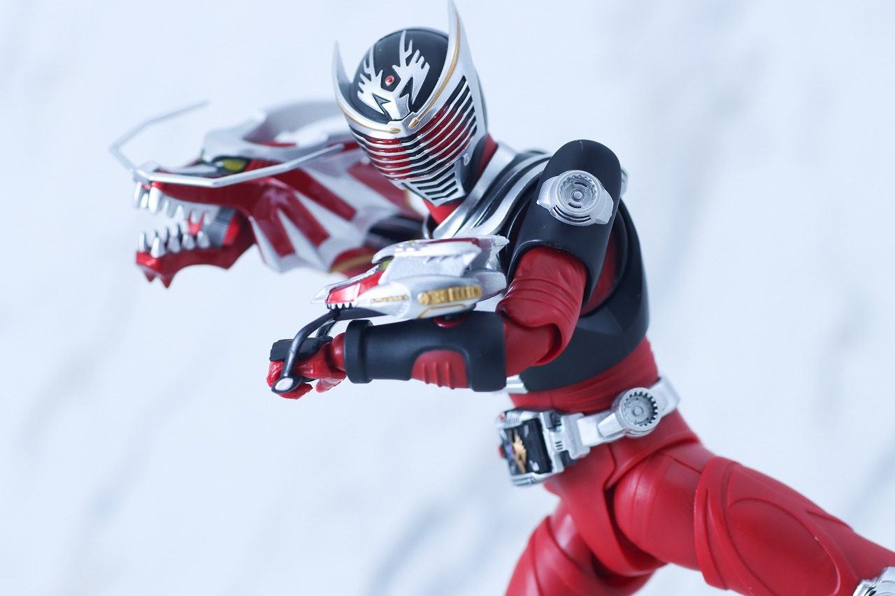 S.H.フィギュアーツ 真骨彫製法 仮面ライダー龍騎 レビュー アクション
