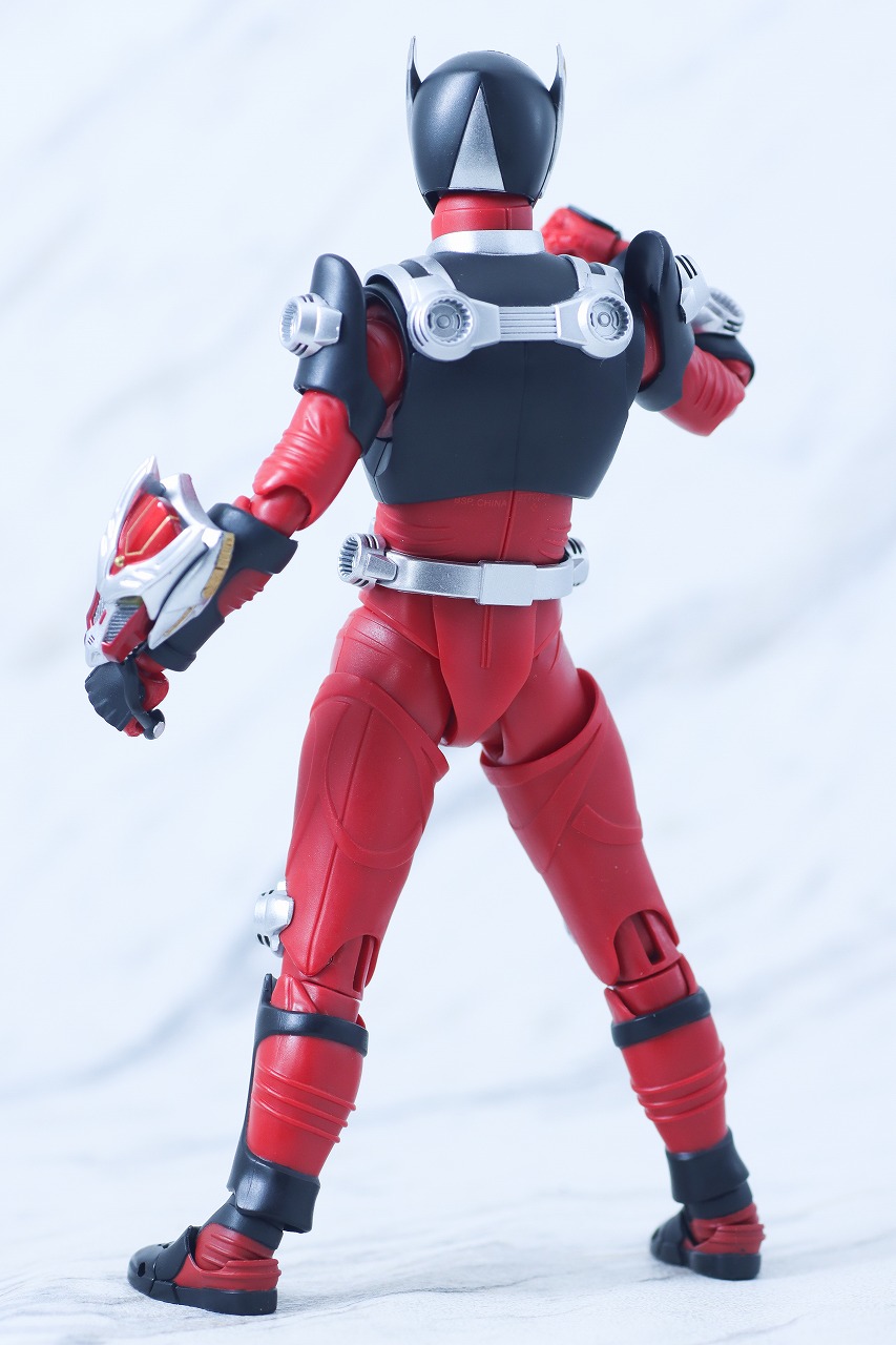 S.H.フィギュアーツ 真骨彫製法 仮面ライダー龍騎 レビュー 本体